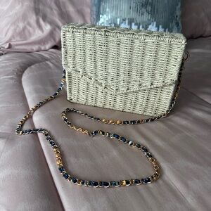 NEW YORK & COMPANY straw crossbody